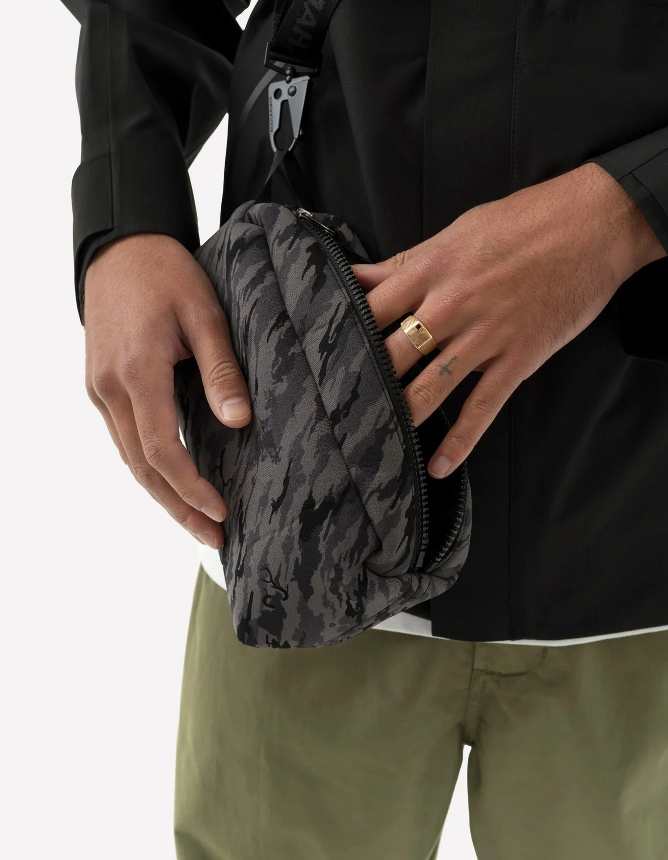 5133 Bonsai Forest Camo Pouch Night - Image 5
