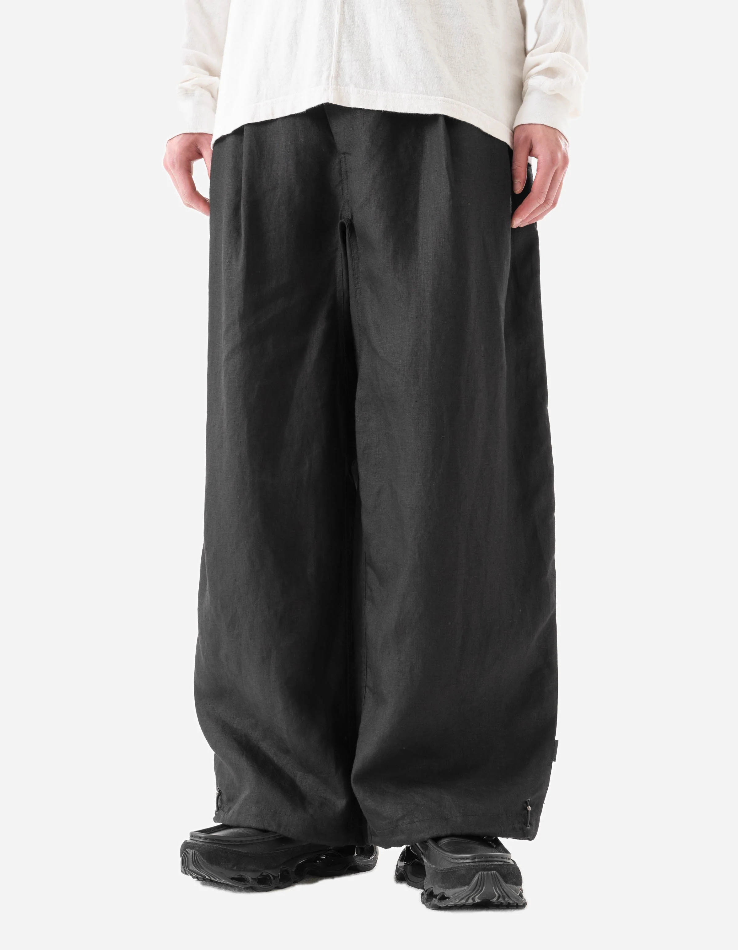 7312 Maha Asym Linen Pleated Pants Black - Image 4