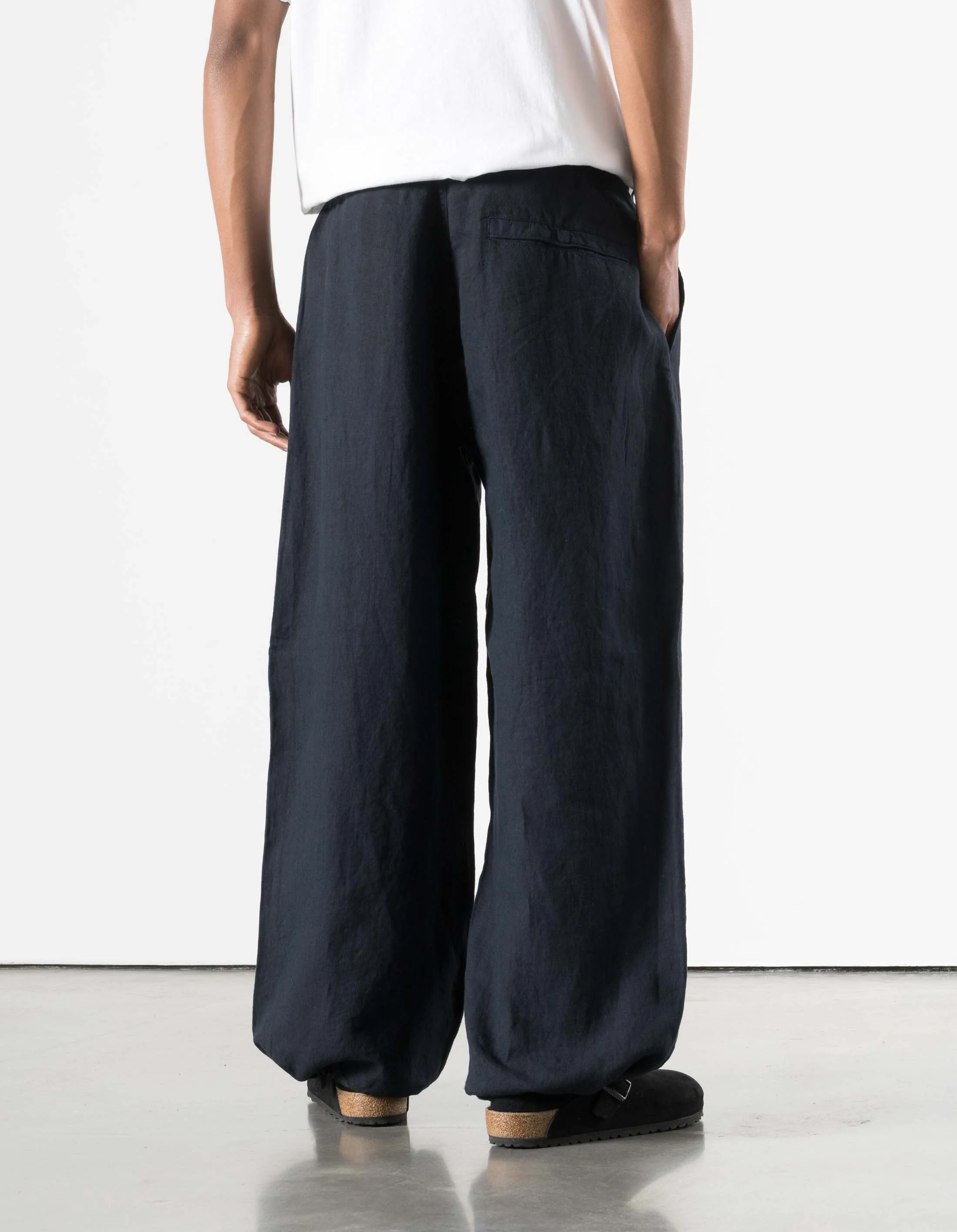 7312 Maha Asym Linen Pleated Pants Navy - Image 3