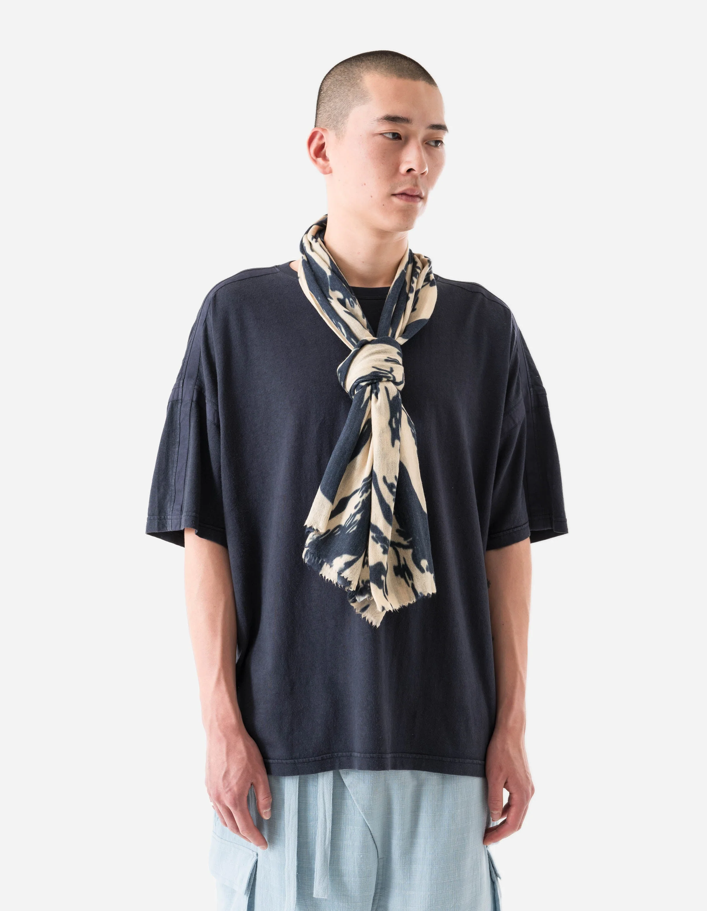 7331 Bonsai Tigerstripe Pashmina Navy/Ecru - Image 3