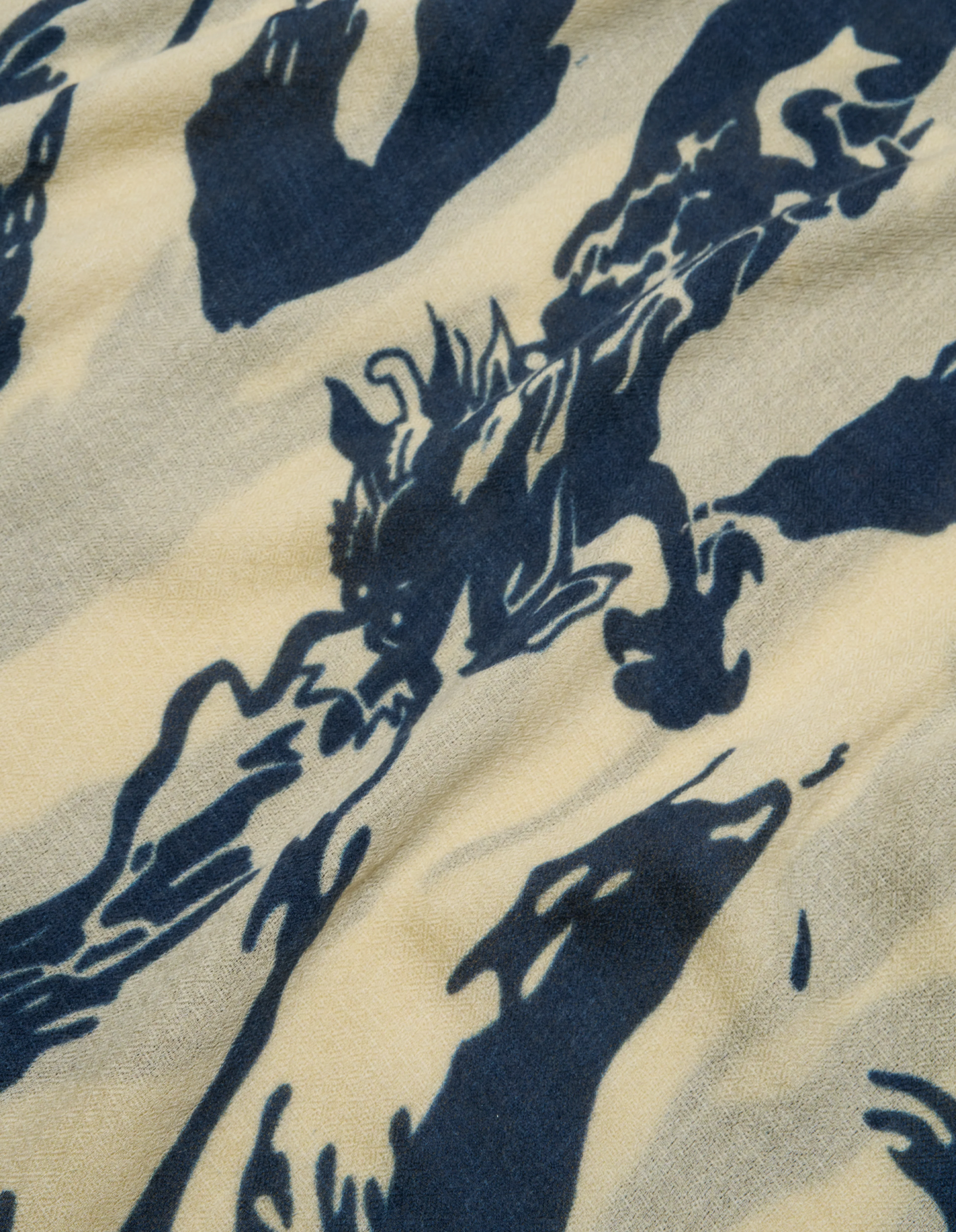 7331 Bonsai Tigerstripe Pashmina Navy/Ecru - Image 4
