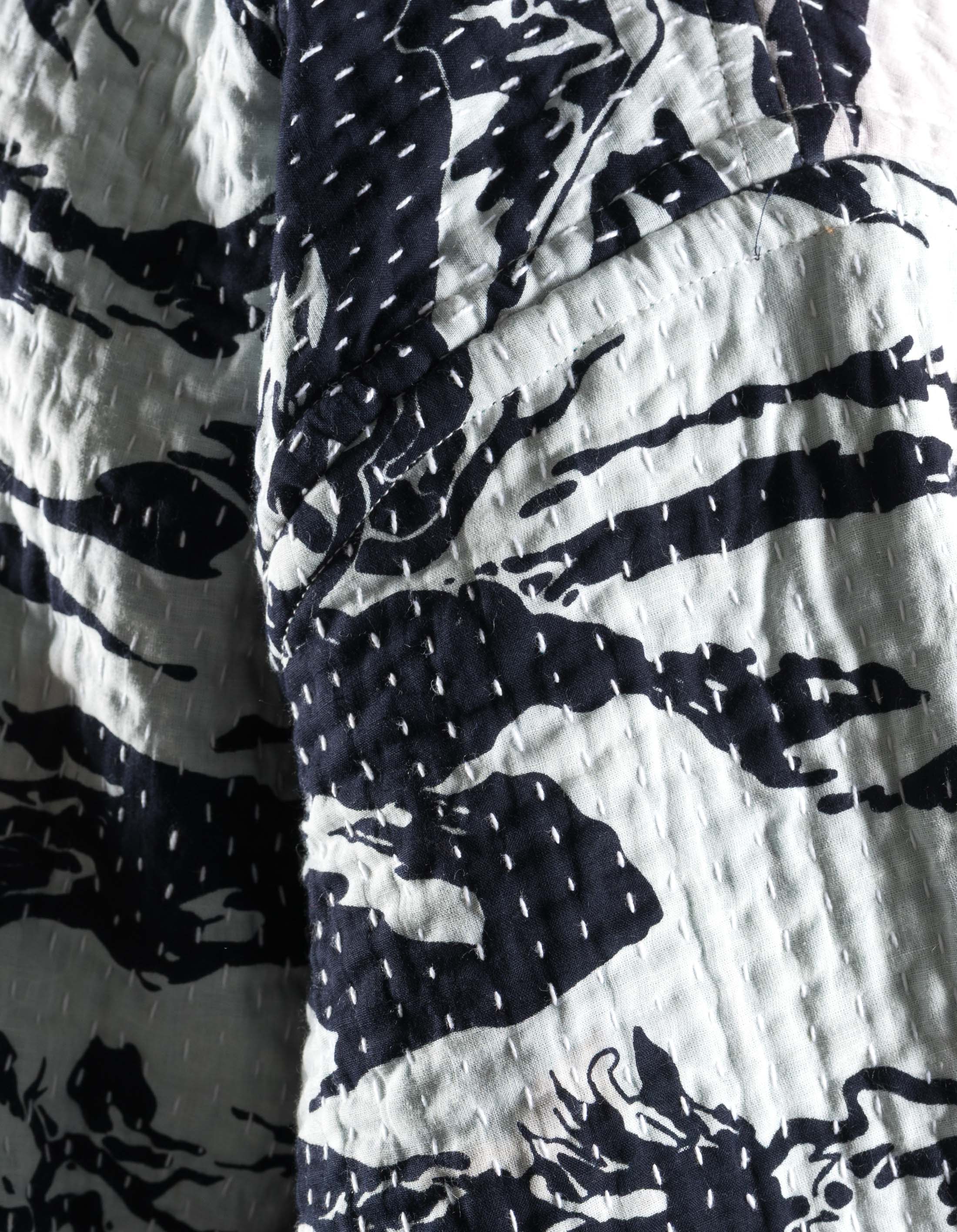 7333 Tigerstripe Kimono Navy/Ecru - Image 6